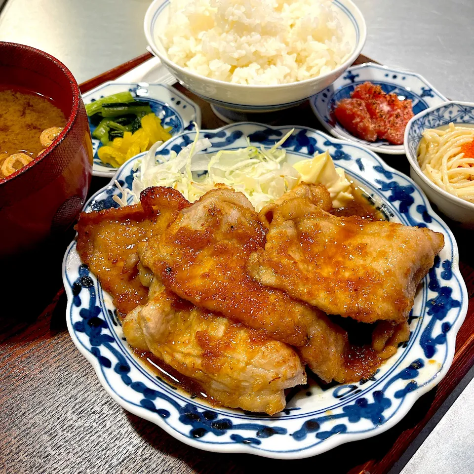 Snapdishの料理写真:豚ロース生姜焼き定食@たまとや(月島)|塩豚骨さん