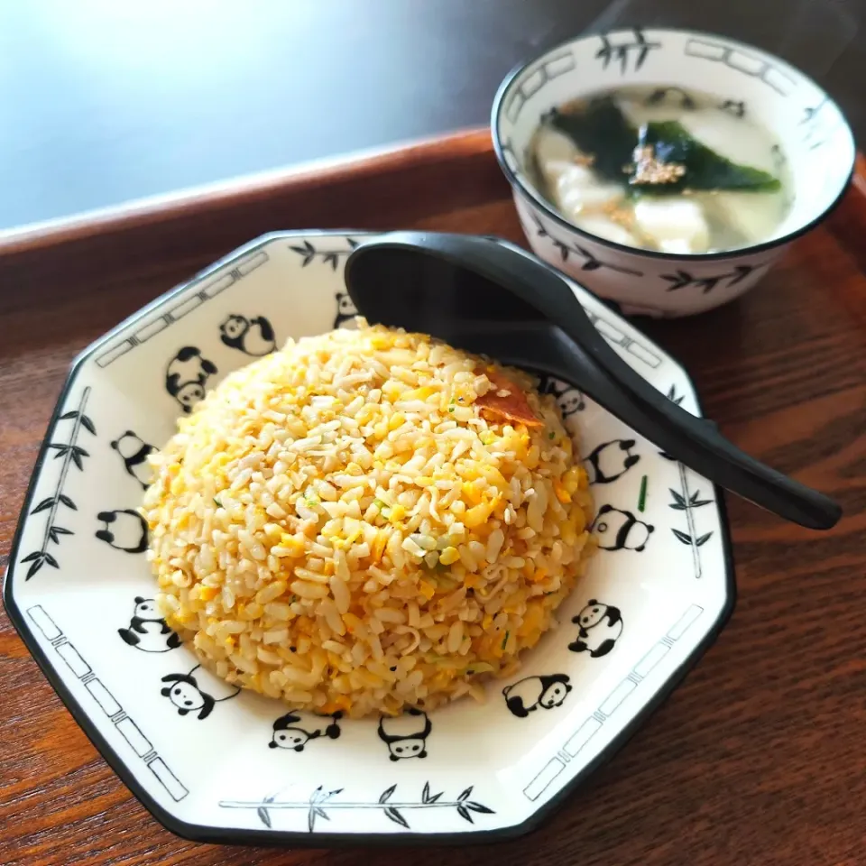 カップヌードルチャーハン(しお)と水餃子スープ|マーガリンさん