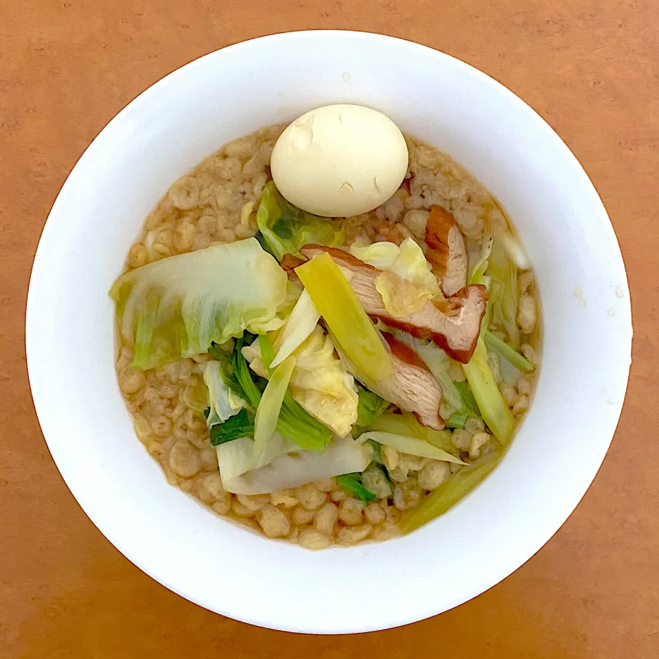 Iftar for 4th day of Ramadhan: udon with egg and slice of chicken and vegetables. Bismillah (itadakimasu)|MI 「いどりす」さん