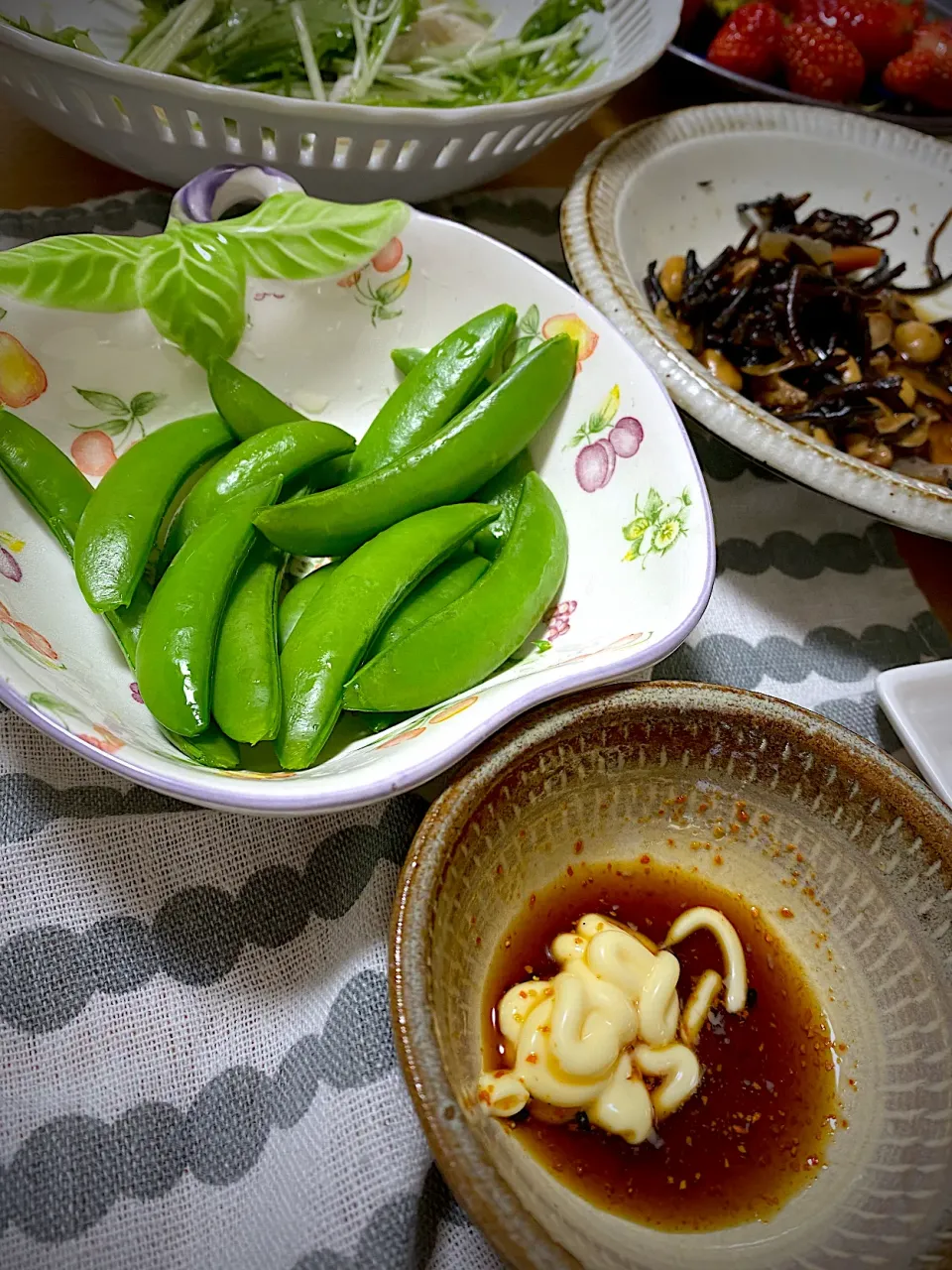 Snapdishの料理写真:スナップエンドウの七味醤油マヨ🌼甘くて美味し〜！|1614さん