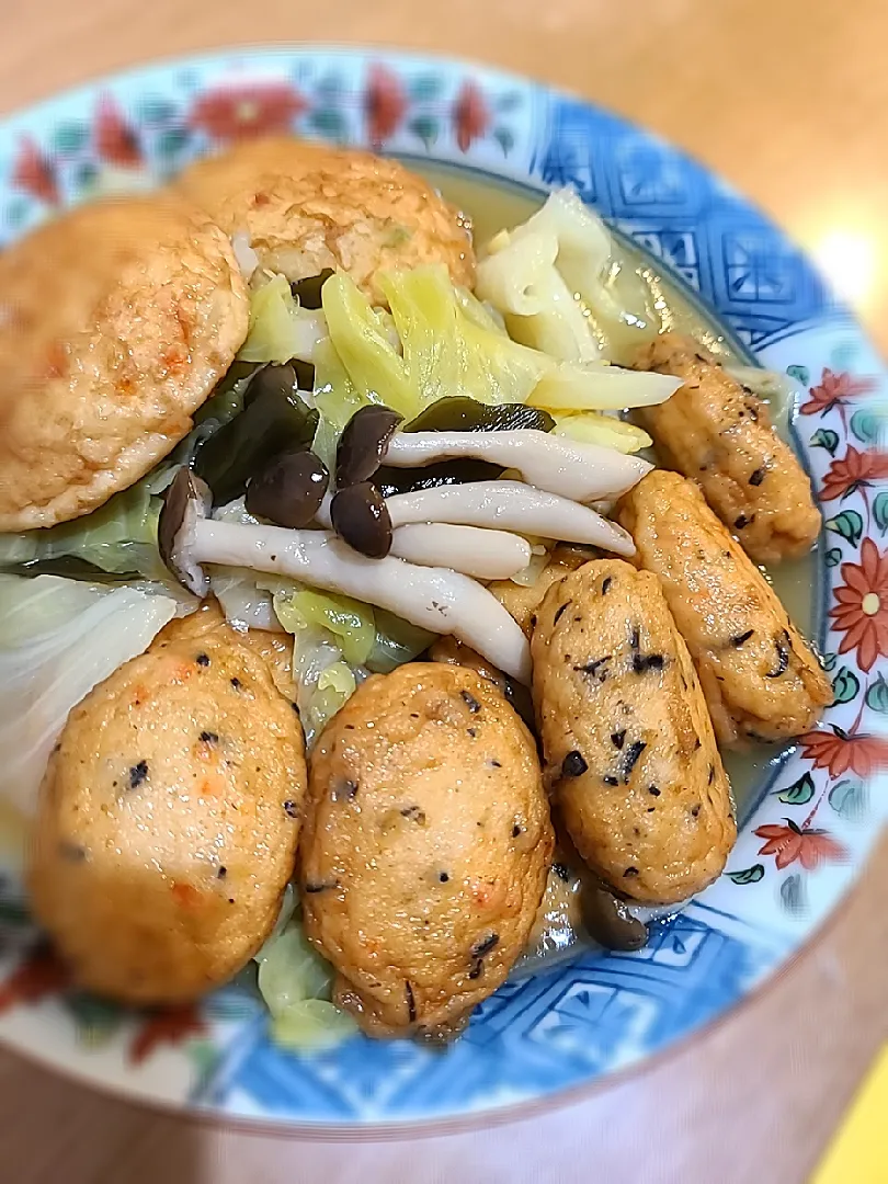 ひじき入り白身魚揚げとキャベツの煮物😋|みぽりん♪さん