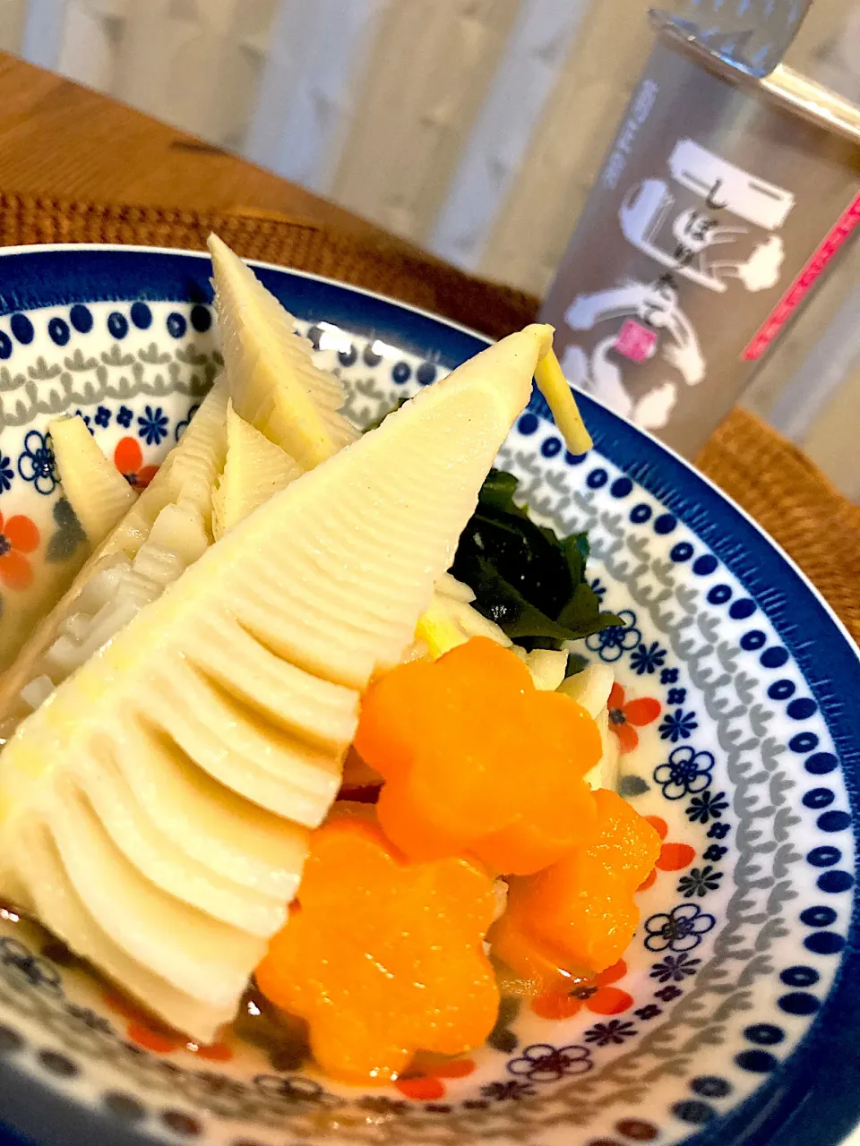 たけのことわかめと人参の煮物にしぼりたて菊正宗😋🍶💕✨|アイさん