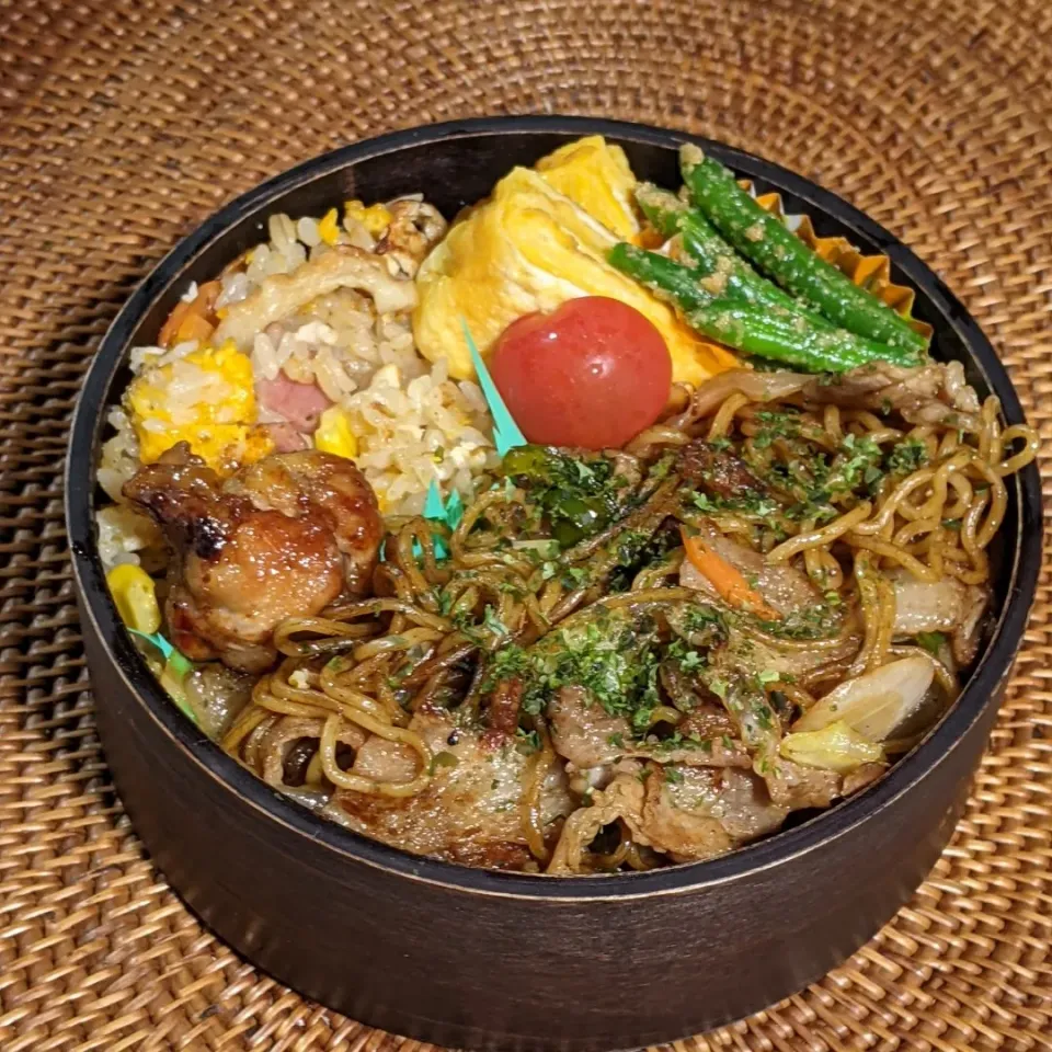 夫のお弁当　2021.4.16
焼きそば弁当
・焼きそば
・焼き飯
・いんげんの胡麻和え
・卵焼き
・豚こまボール
|さっちゃんさん