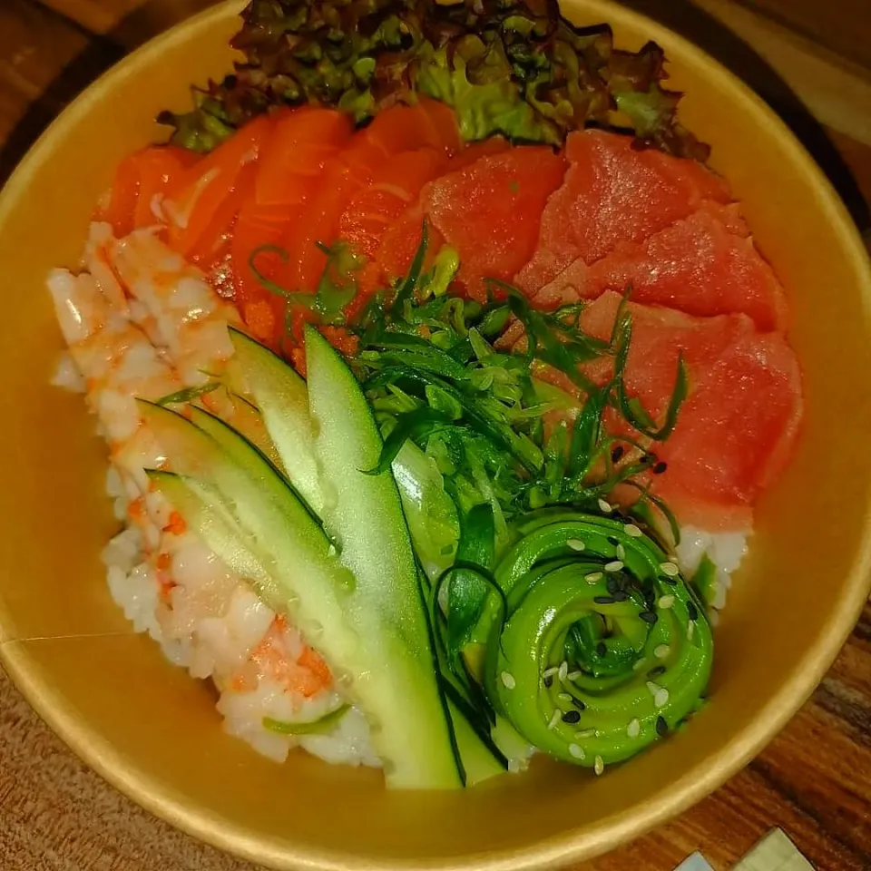 Snapdishの料理写真:chirashi Sushi 😋👌🏼|Mary👩🏽‍🍳さん