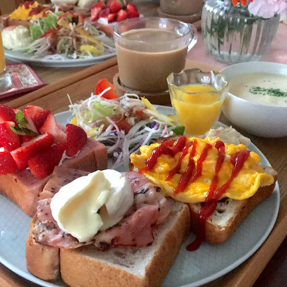 土曜日の朝ごはん🍞|mokoさん