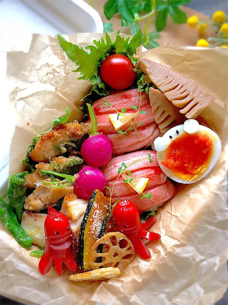 カニカマおにぎり寿司でお弁当🍙🍣|みゆきさん