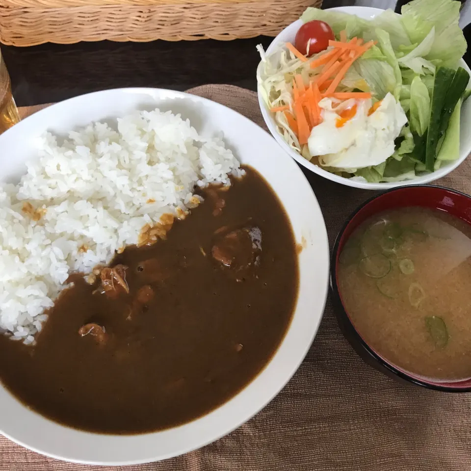 チキンカレー、サラダ🥗、アサリのお味噌汁|純さん