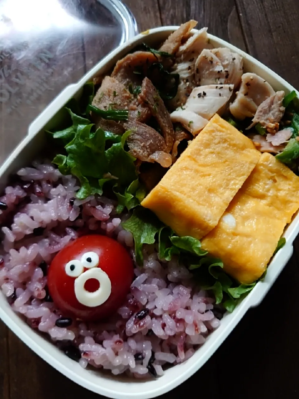 Snapdishの料理写真:漢の…長女用黒米ご飯とおかず諸々弁当|ᵏᵒᵘさん