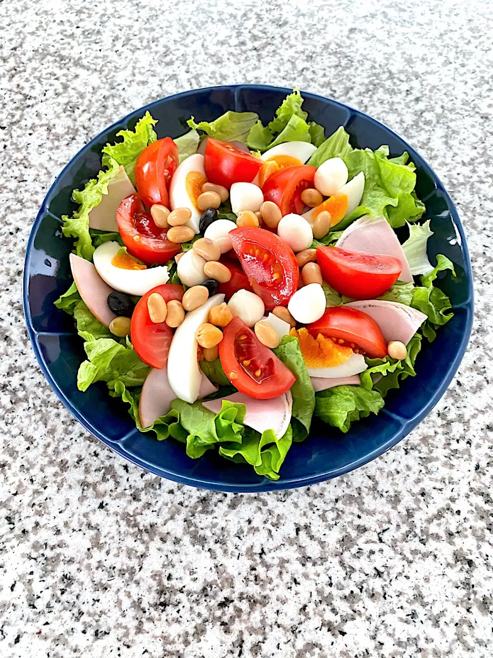 お豆とモッツァレラチーズのサラダ🥗|つんさん