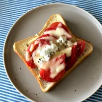 Snapdishの料理写真:フレッシュトマトトースト🍅|shimachaiさん