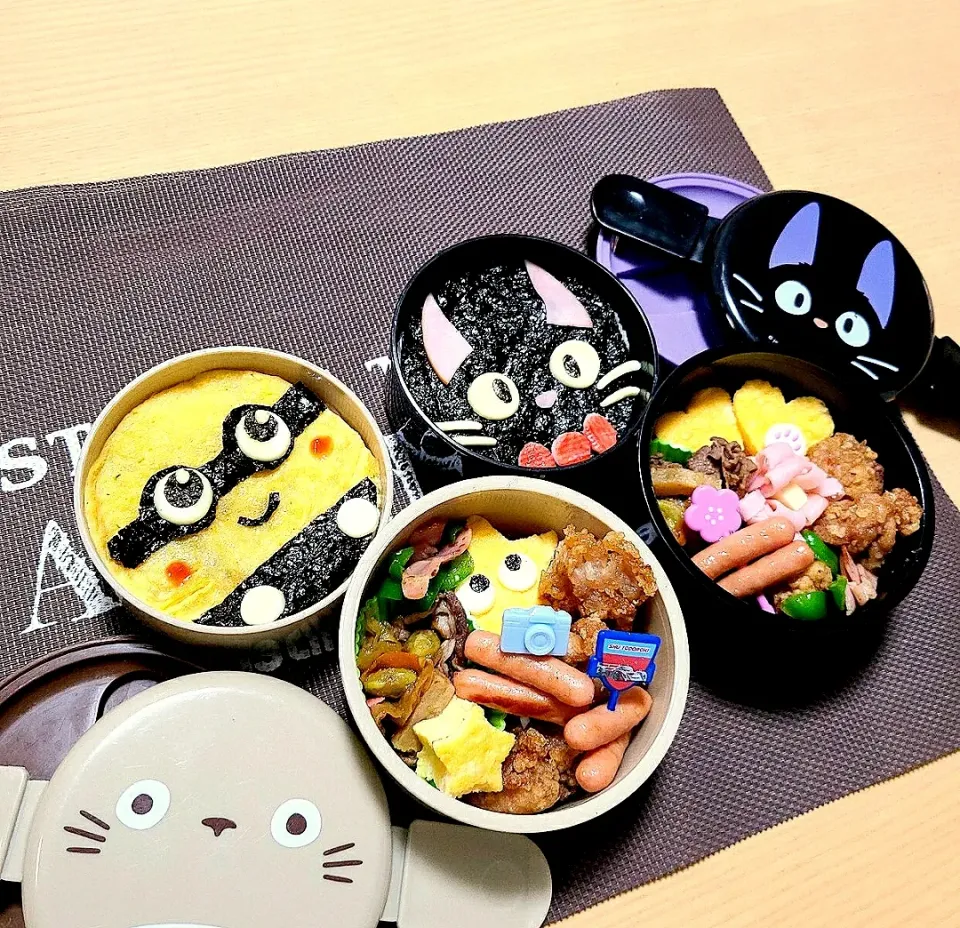 Snapdishの料理写真:キャラ弁♥️ミニオンズ&魔女宅ジジ|miyuさん