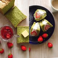 抹茶のシフォン食パンで 苺サンド