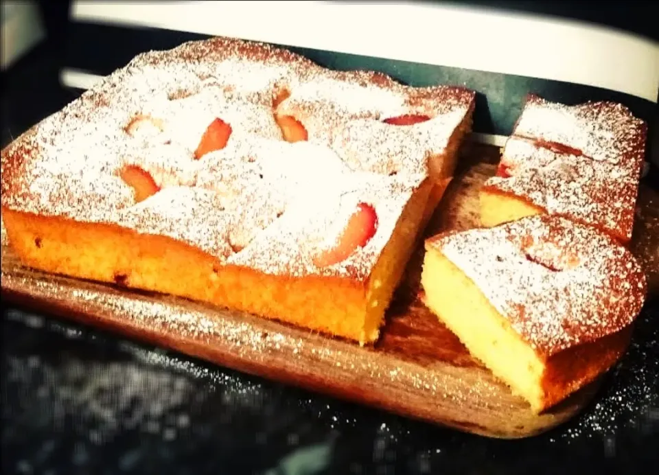 Snapdishの料理写真:plum cake|Andreea Geaninaさん