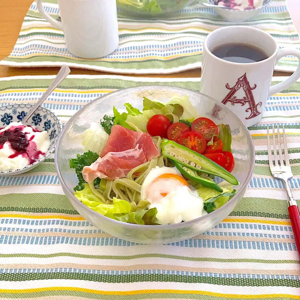 パスタサラダの朝食|ツインうさぎさん