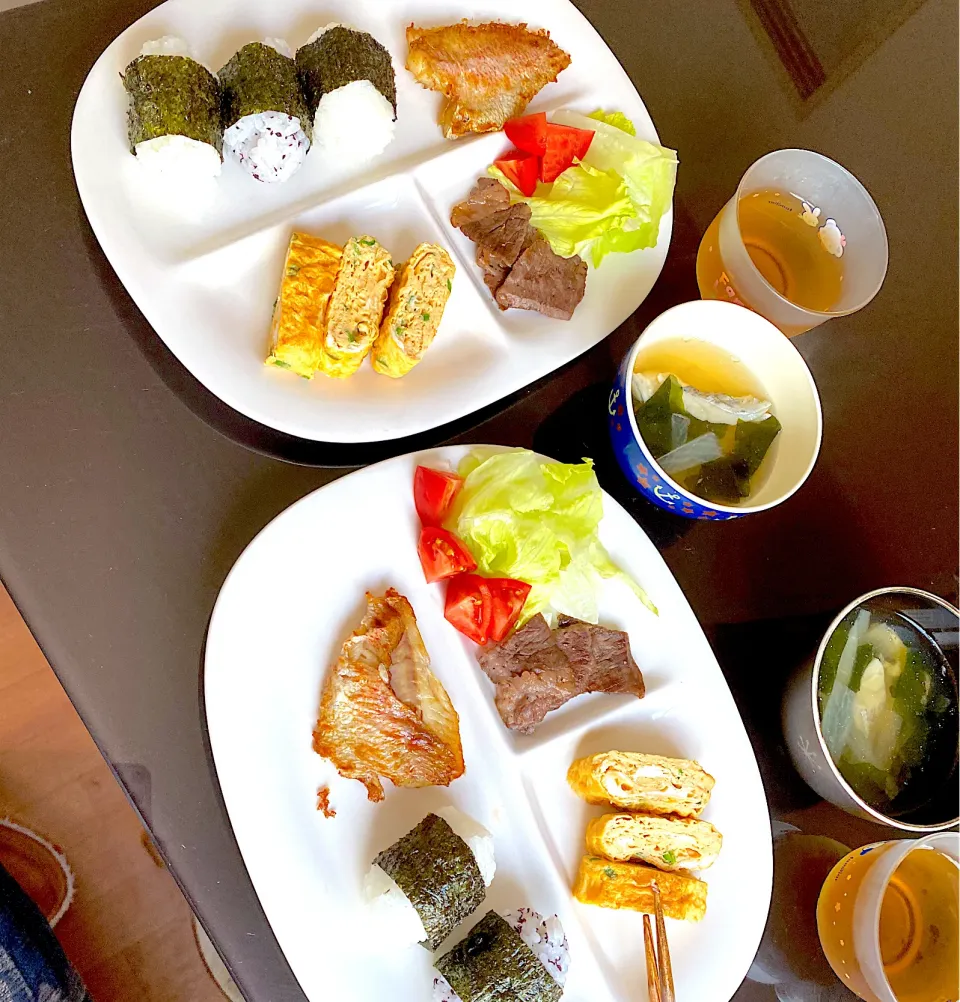 Snapdishの料理写真:日曜日の我が家の朝ごはん♪ のどぐろの塩焼き、お清しは鯛のあらから出汁をとりました。^_^|Michiさん