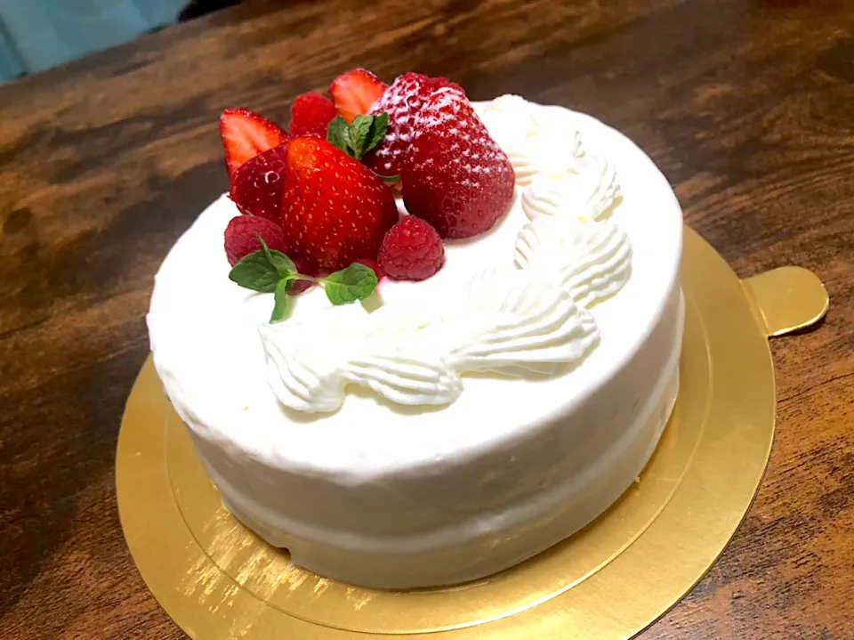 Snapdishの料理写真:いちごのホールケーキ|はるみ(o^^o)さん