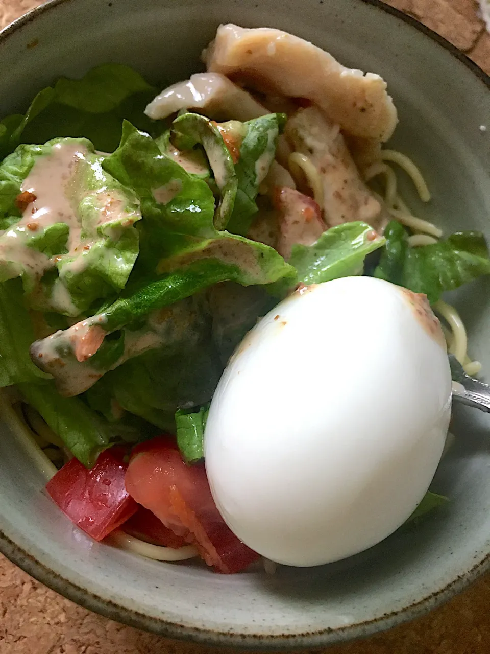 自家製塩麹鶏ハムと野菜のゴマだれパスタ|にゃふてんさん