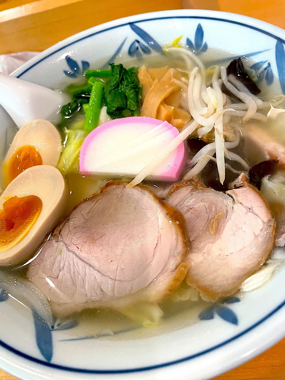 Snapdishの料理写真:五目中華そば！山間のラーメン屋。手打ち麺が美味しい！|Tomyさん