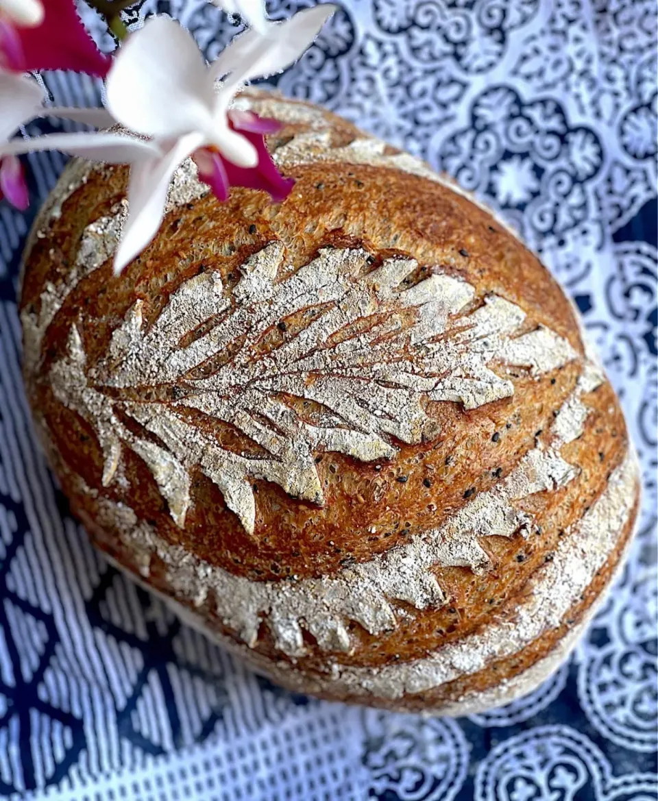 Black & white sesame seeded sourdough|12Dragonさん