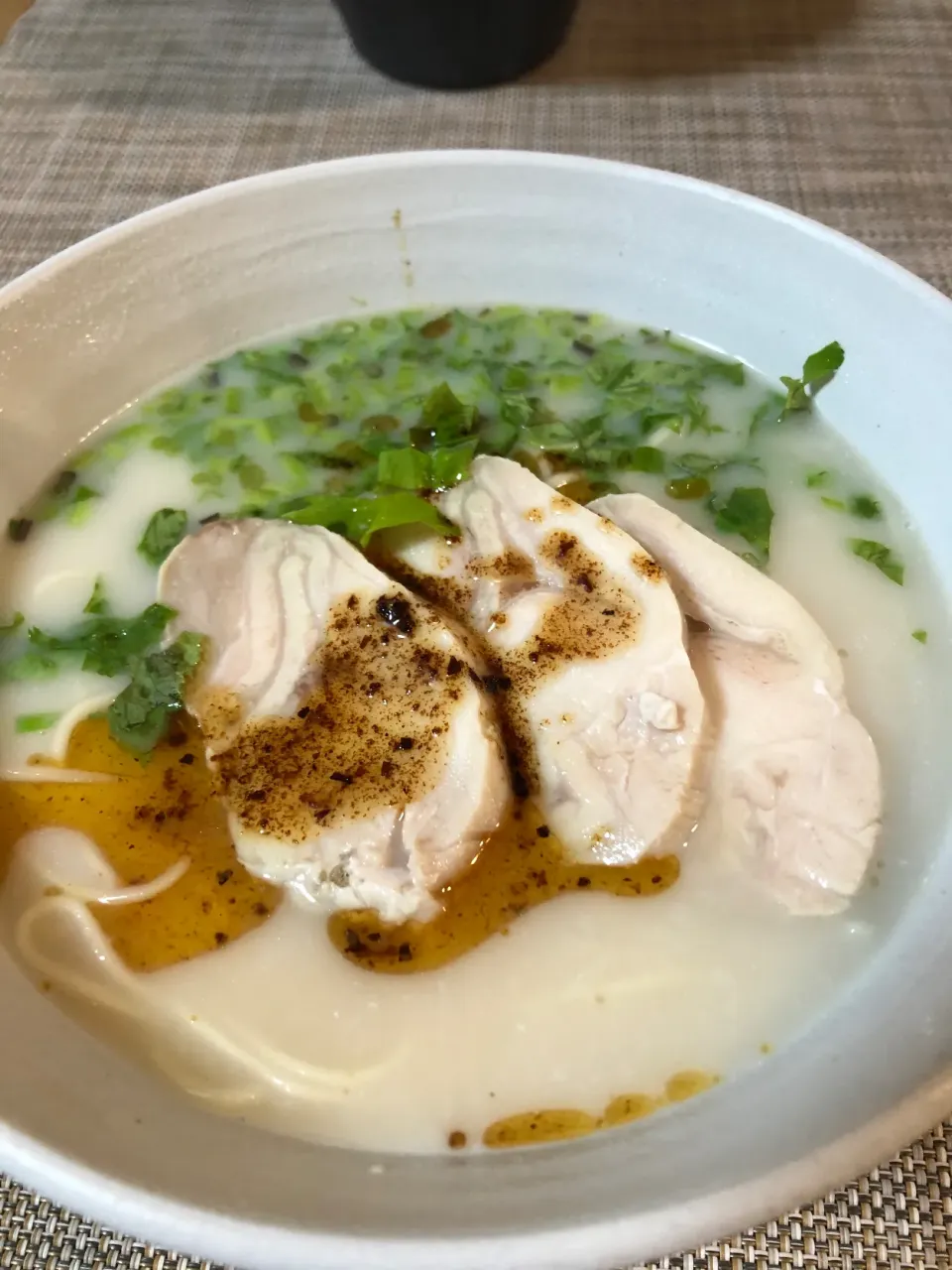 お家で熊本ラーメン、手作り低温調理鶏ハム|小次郎さん