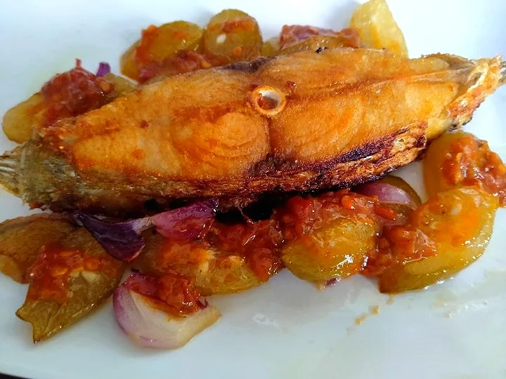 Fried fish hot &  sour sambal|Harlina  (Malaysia)さん