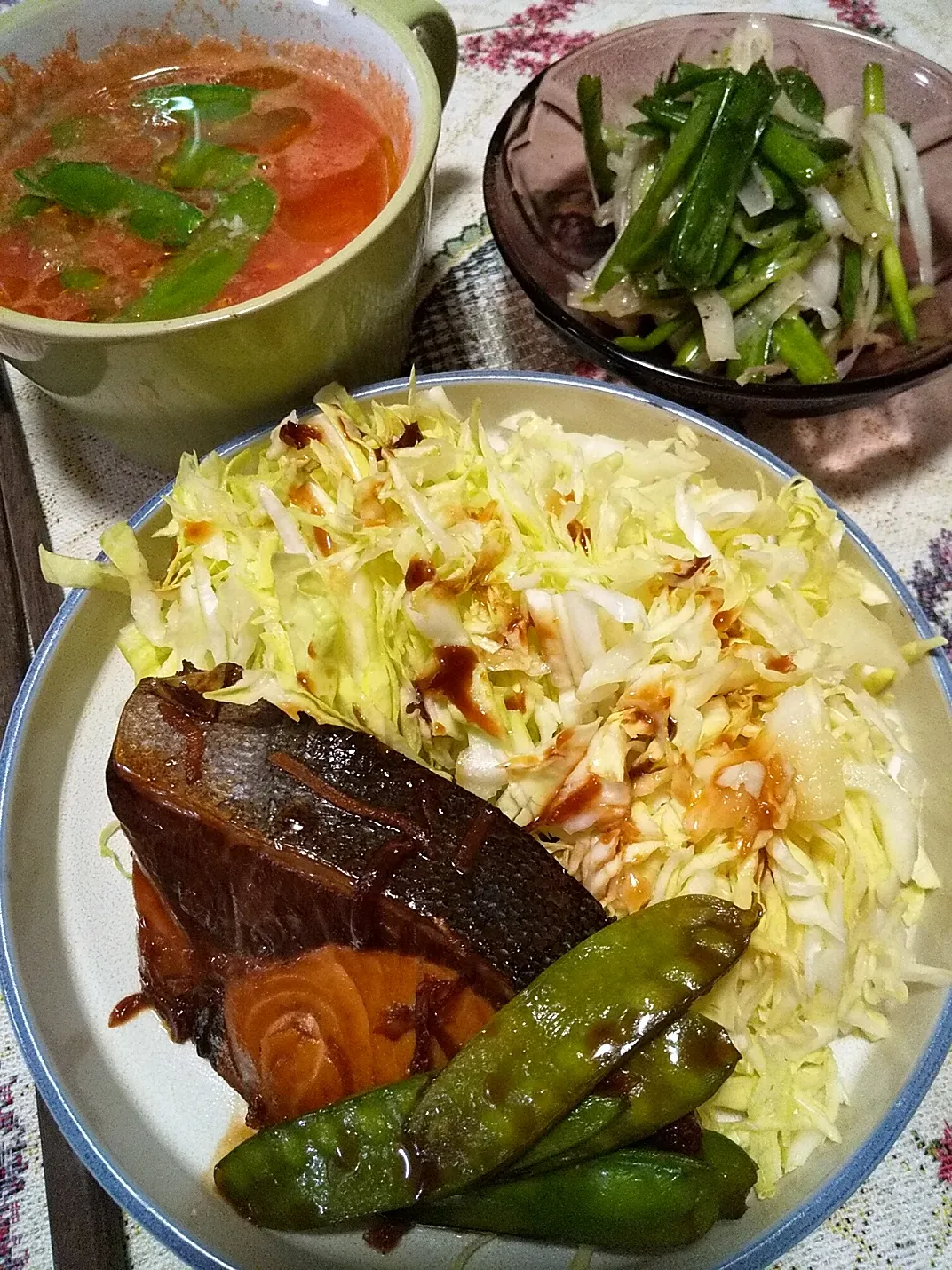 Snapdishの料理写真:今日の晩御飯
※ブリの照り焼きキャベツ盛り
※トマトの塩こうじスープ
※エシャレットのナムル
※ハイボール|れあMIXさん