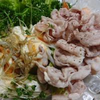 豚しゃぶとペペロン豆腐のサラダ