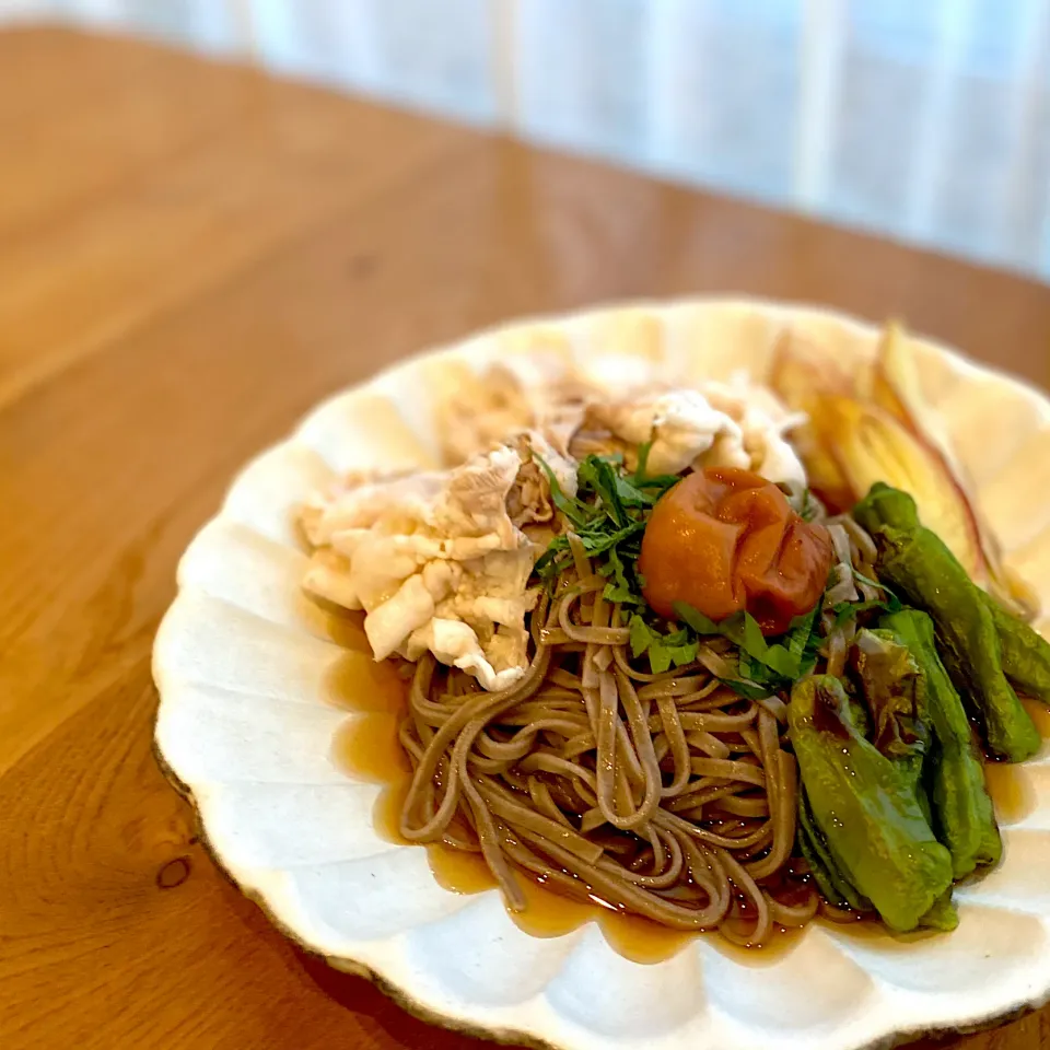 薬味たっぷり＊豚しゃぶ梅ぶっかけ蕎麦|yu papaさん