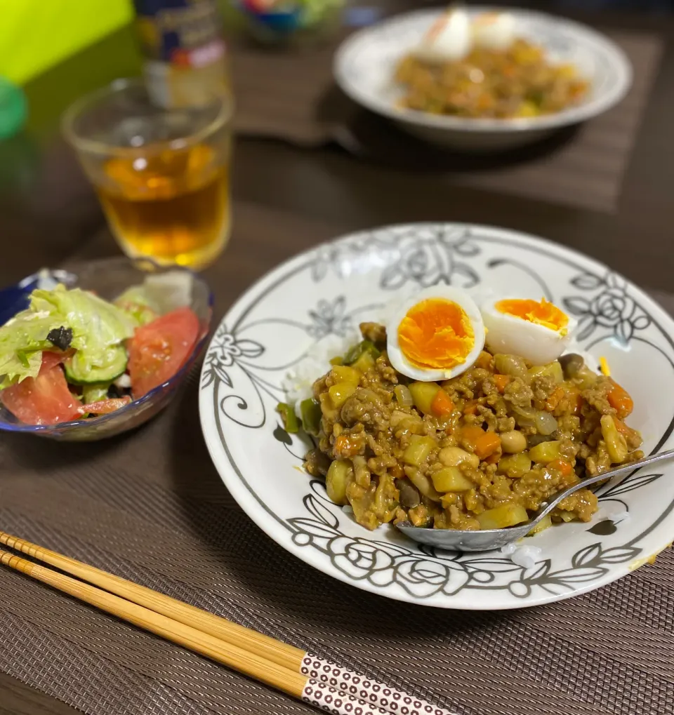 ドライカレーとレタトマ海苔サラダ|ちぐあささん