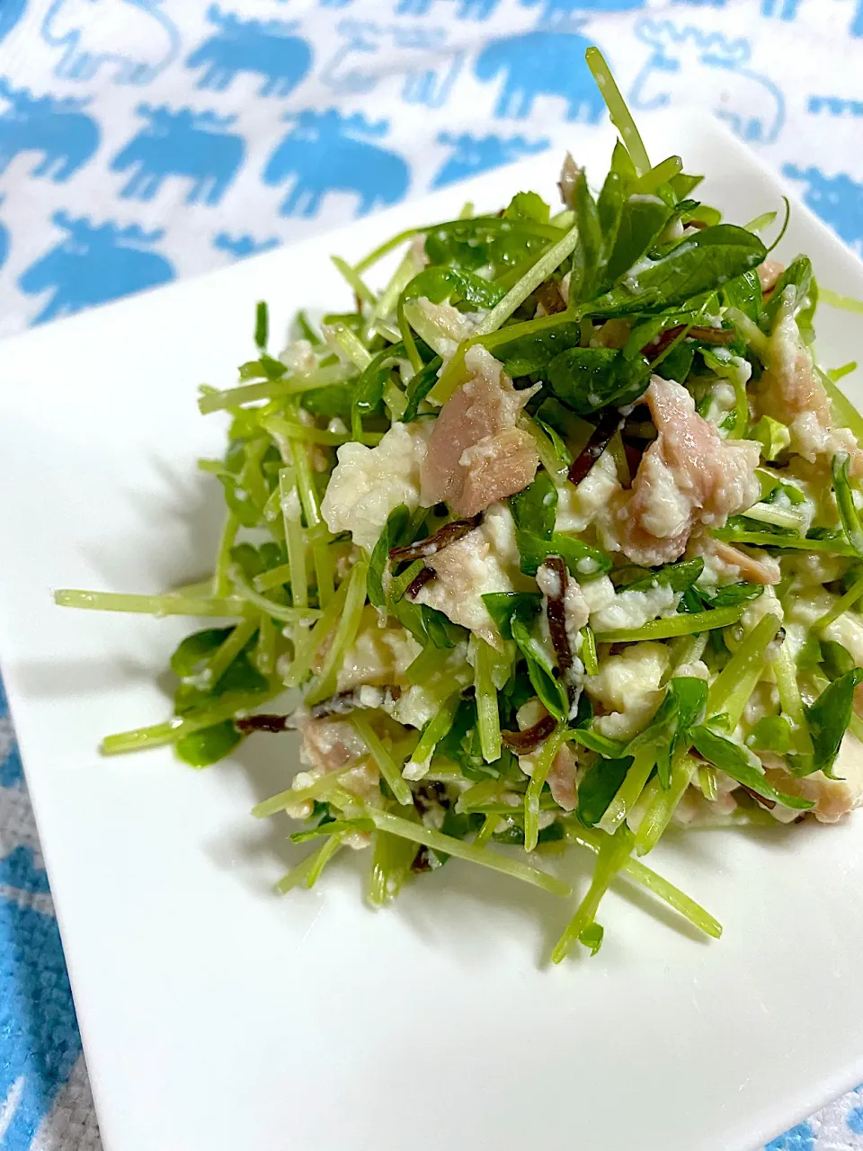 Snapdishの料理写真:豆苗お豆腐ツナサラダ🥗|あまねこ🌿さん