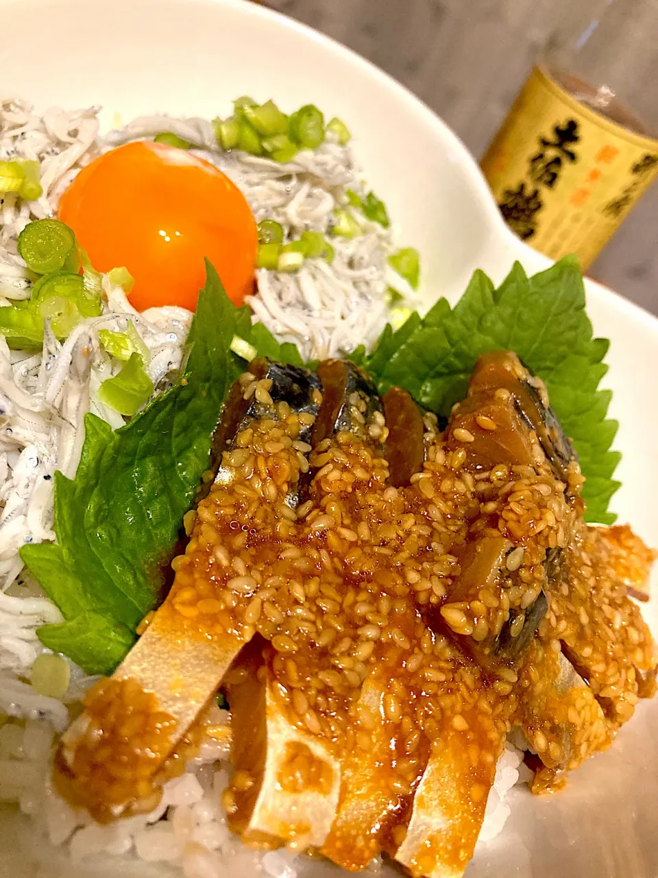 Snapdishの料理写真:漬け鯖とシラスの二色丼😋🍚💕✨|アイさん