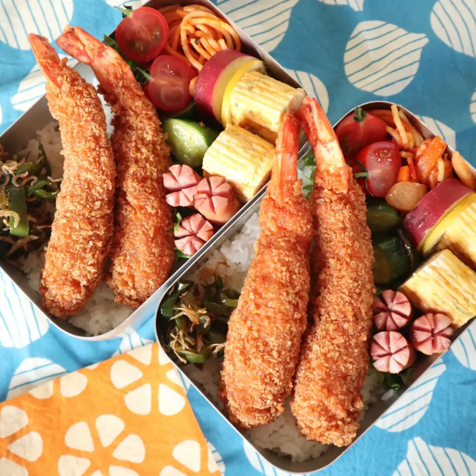 Snapdishの料理写真:高校生男子＆中学生男子弁当🍱エビフライ🍤|なかじー。さん