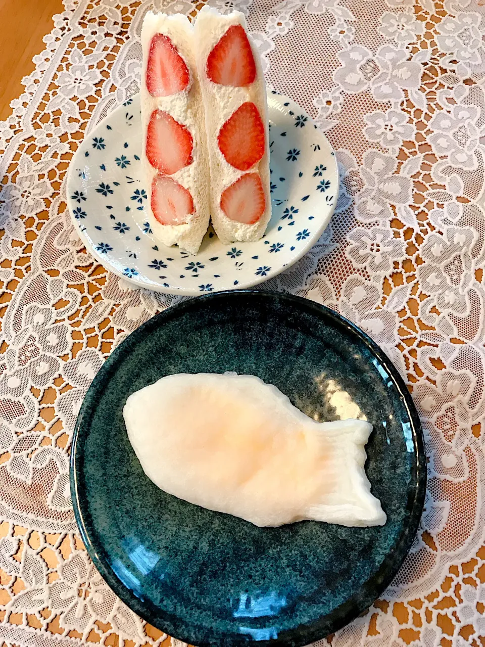 コンビニの~鯛焼きと、イチゴサンド♡令和3年4月19日月曜日♡スケボー乗って~転倒して手をやっちゃいましたぁ（笑）しばらくお料理できないのでもぐもぐしてたのしみますぅ（笑）|♡Fille√chie♡さん