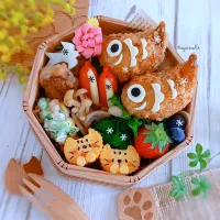 Snapdishの料理写真:まるごと海老入りピラフ風ライスコロッケ弁当🎏
ネコちゃんも欲しがる太っちょ鯉のぼり🎏😄