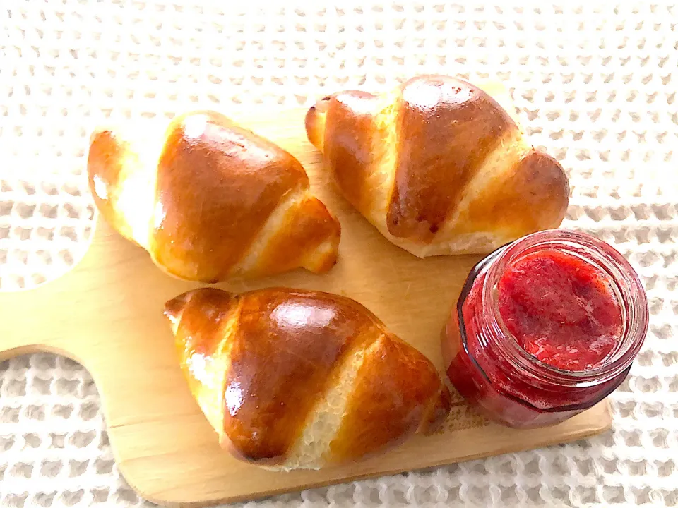 いちごのコンフィチュールとバターロール|marichさん