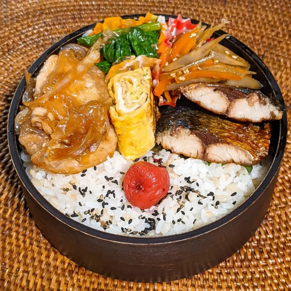 🌻今日のお弁当🌻2021.4.19
・鯖の塩焼き
・豚の生姜焼き
・きんぴらごぼう
・ねぎ入り卵焼き
・小松菜のおひたし|さっちゃんさん