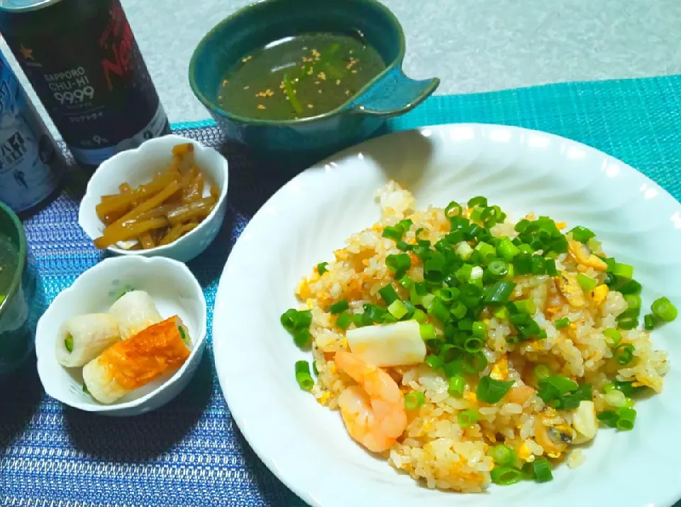 Snapdishの料理写真:◇海鮮チャーハン
◇ちくわきゅうり
◇ひらたけの中華スープ|ぶるー子さん