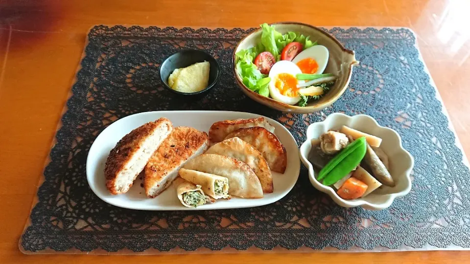 Snapdishの料理写真:☆筑前煮
☆揚げ餃子&コロッケ
☆サラリーマン
☆パイン|chikakoさん