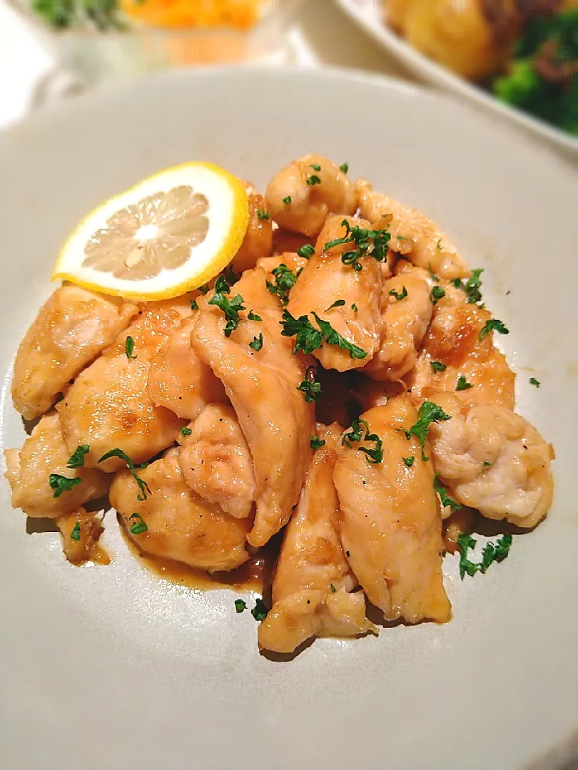 古尾谷りかこさんの料理 鶏むね肉のレモン煮|まめころさん