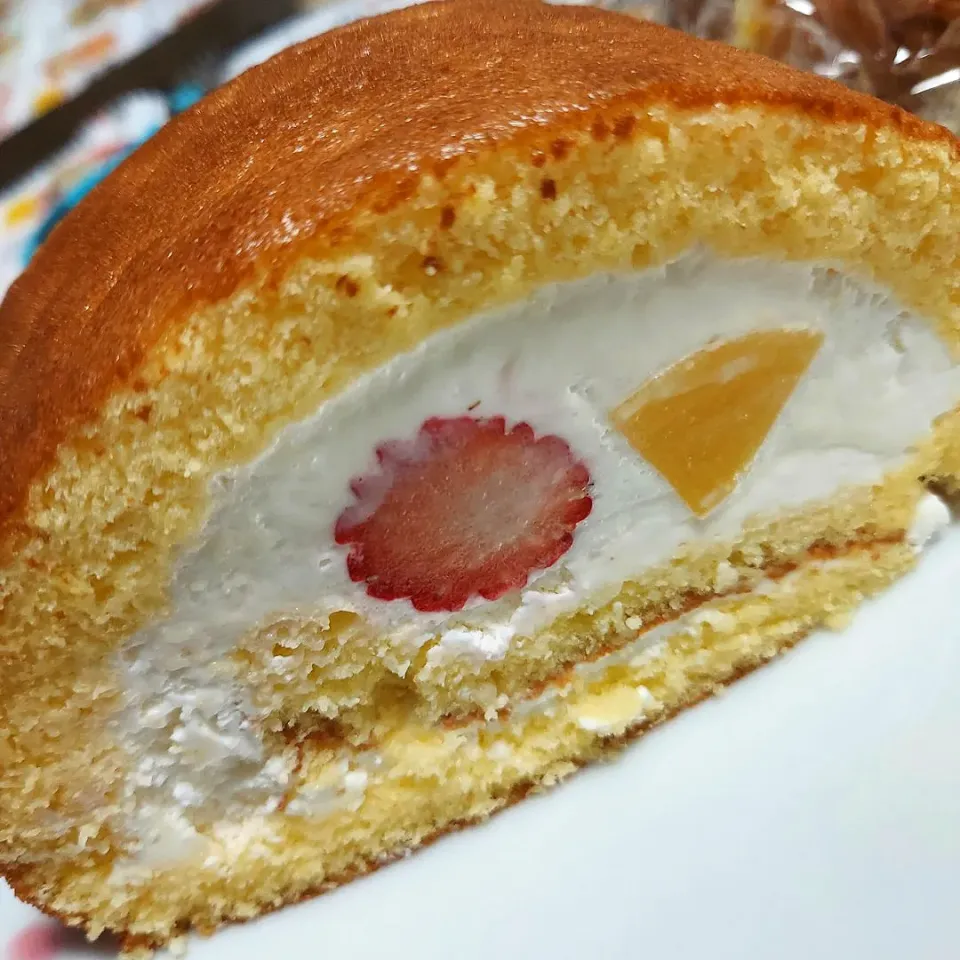 Snapdishの料理写真:フルーツロールケーキ|🦔さん