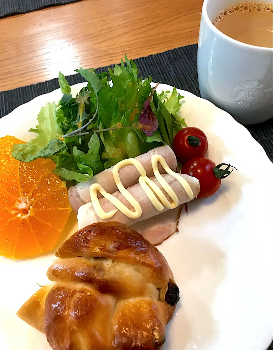 Snapdishの料理写真:レーズンパンモーニングプレート|sobacoさん