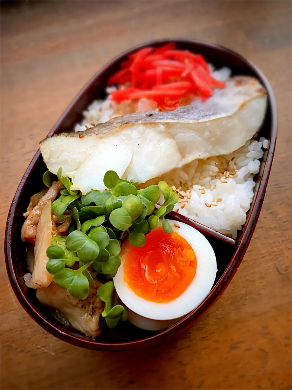 今日のお弁当・真鱈塩焼き　豚こま生姜焼き|akiさん