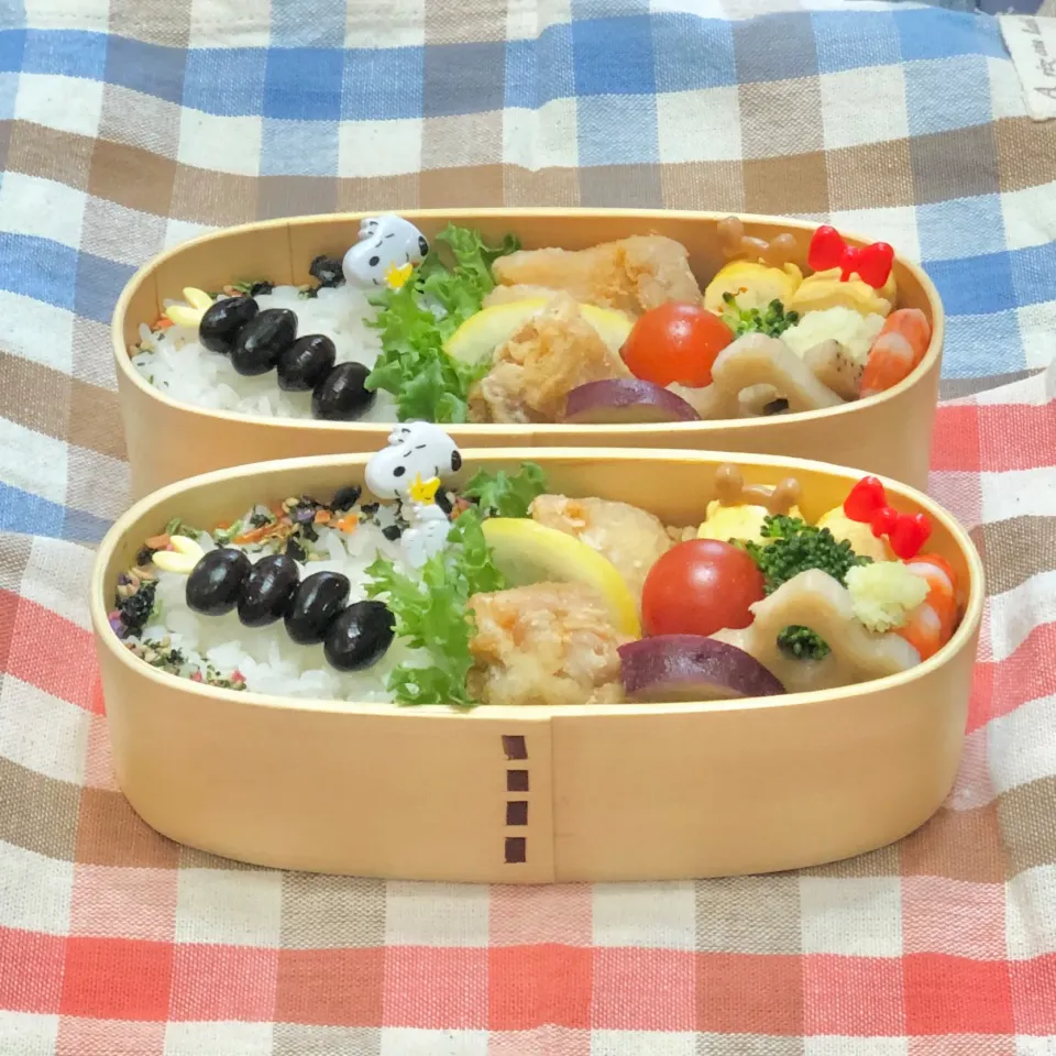 Snapdishの料理写真:塩唐揚げ☘の双子ちゃんお弁当💙❤️ 3/19金|sweet homeさん