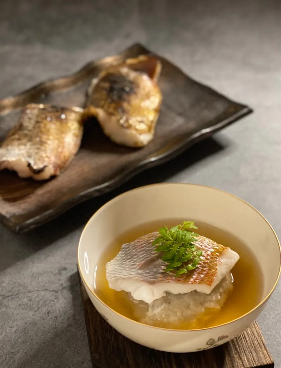 Snapdishの料理写真:鯛の蒸し物と塩焼き🐟🌿|roko*さん