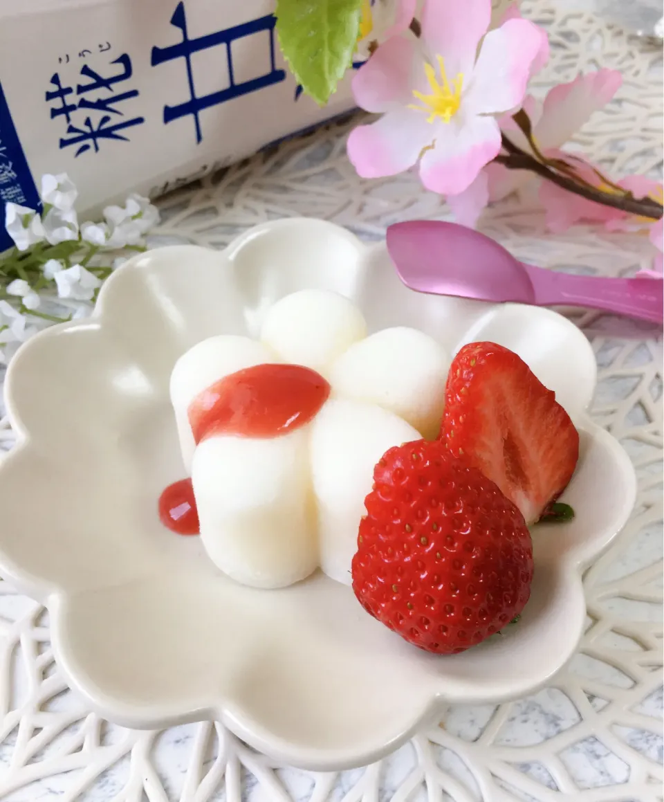 糀甘酒のミルクプリンです〜🍓🌸(∩´∀`∩)💕|sucreroomさん