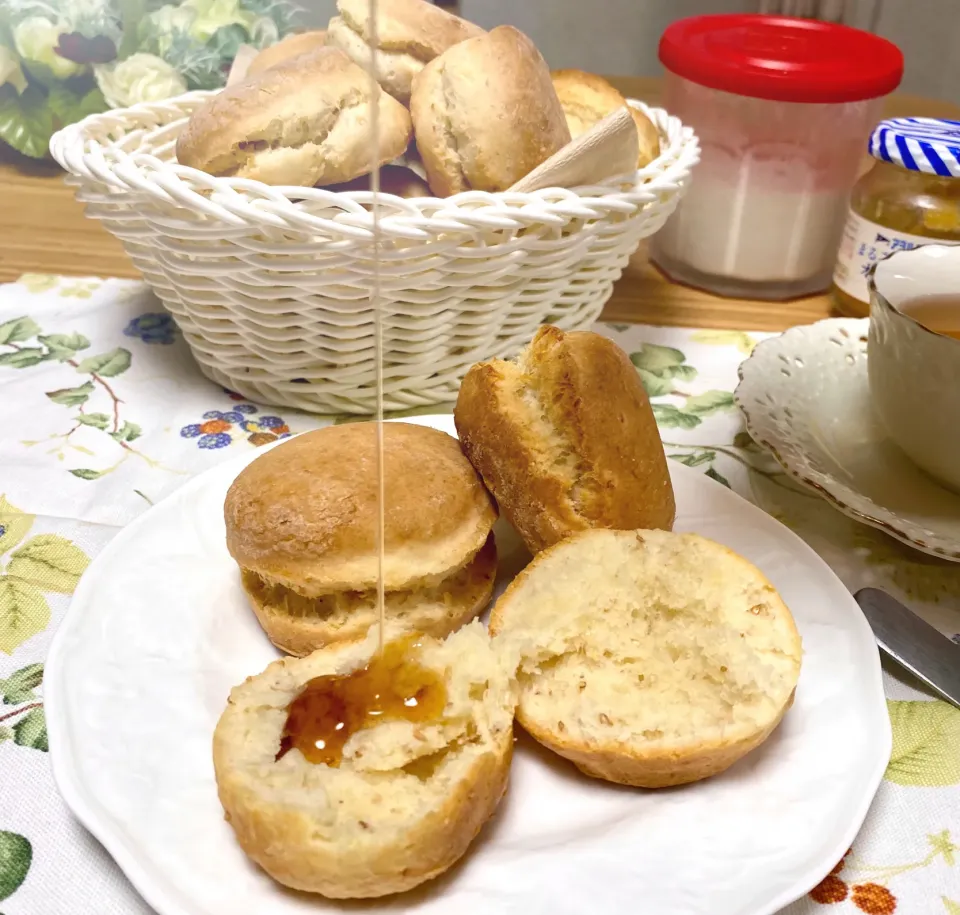 Snapdishの料理写真:ホットビスケットの朝食　(グラハム粉入り)|sakurakoさん