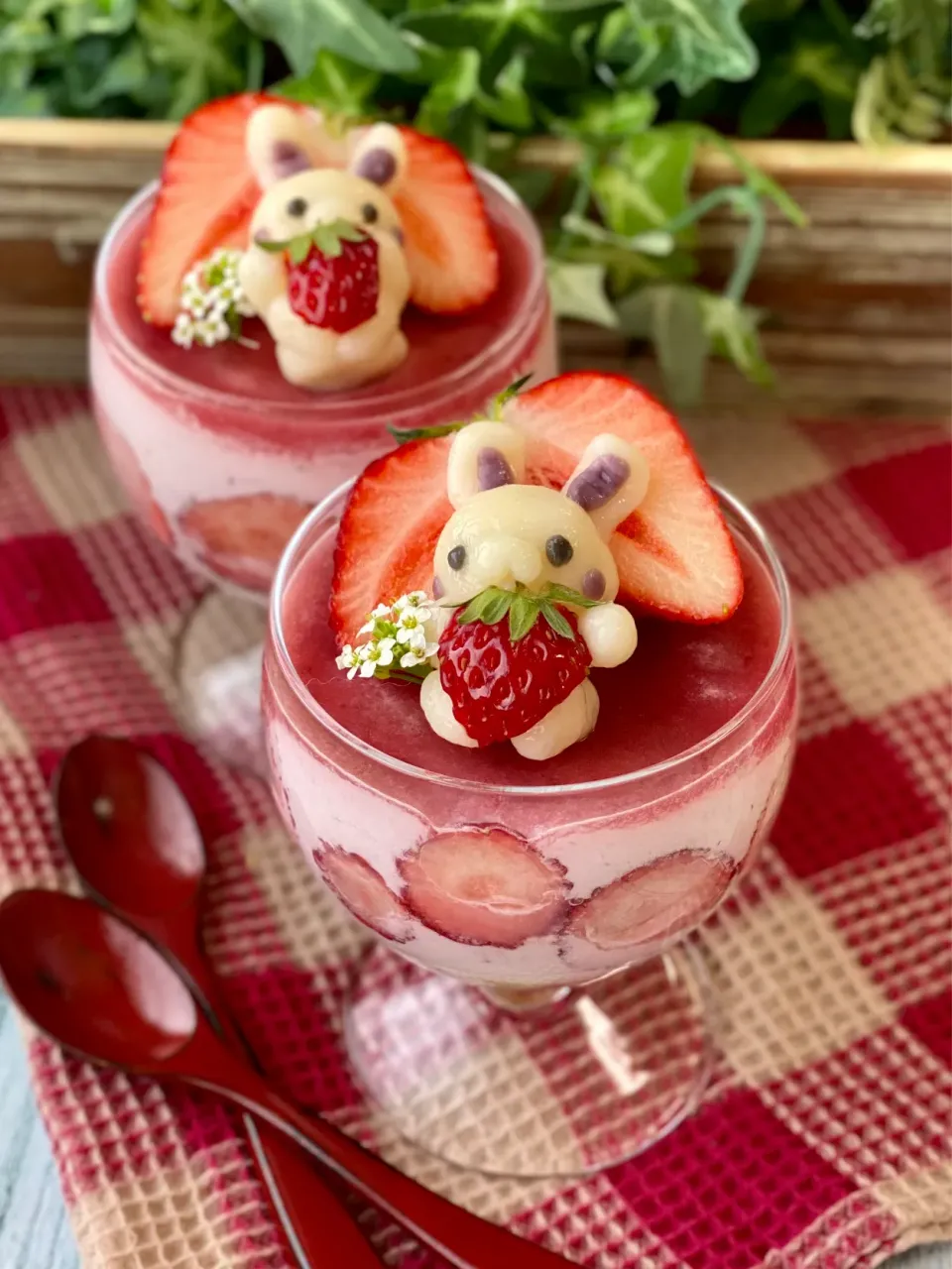 Snapdishの料理写真:苺ムース🍓|富士子🍒🐰🍓さん