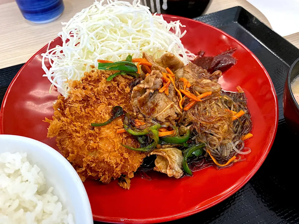 牛春雨プルコギとメンチカツの合い盛り定食|buhizouさん