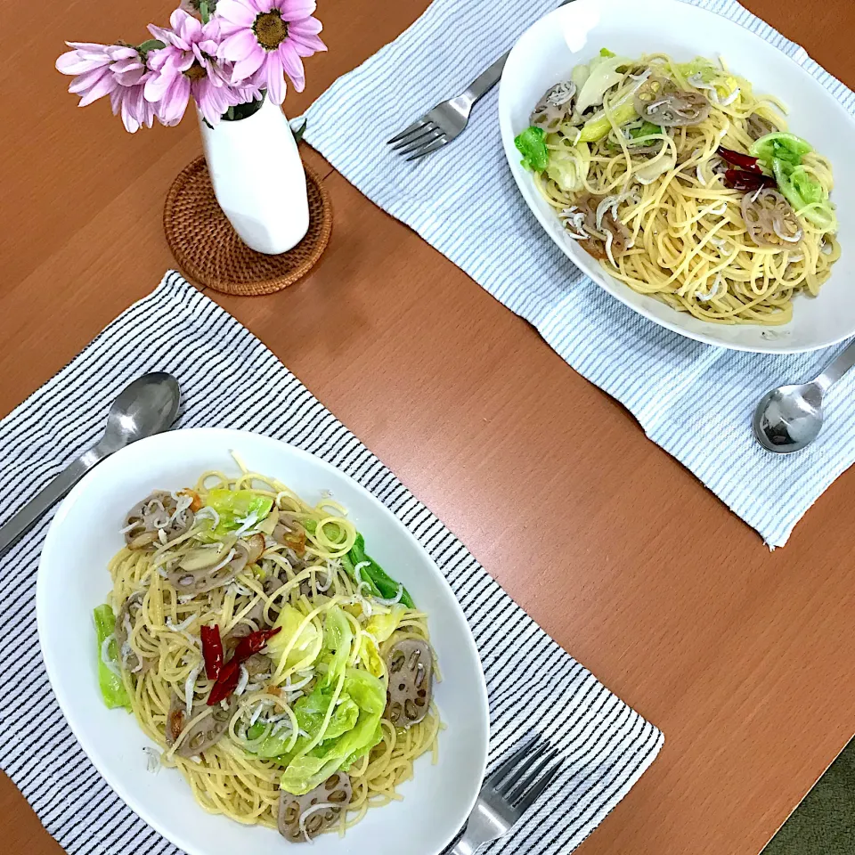 Snapdishの料理写真:春キャベツとしらすのペペロンチーノ|まいまいさん