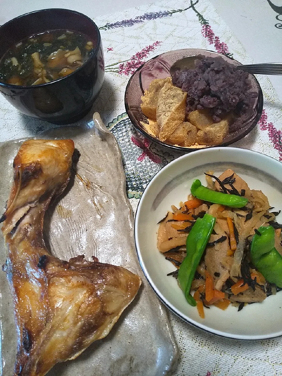 今日のご飯
※ブリカマの塩焼き
※乾物ワールド煮 ひじき 高野豆腐 切り干し大根 干し椎茸 人参
※サイリウムわらび餅あんこ添え
※キノコとあおさのりのお味噌汁|れあMIXさん